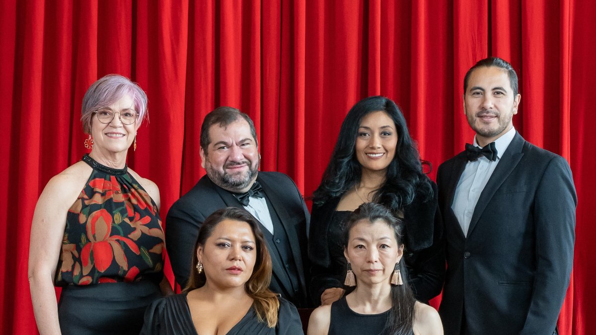 La Escuela Lírica nació en 2006 con el objetivo de interpretar los títulos más significativos del repertorio lírico universal e incentivar la creación de una tradición lírica nacional.