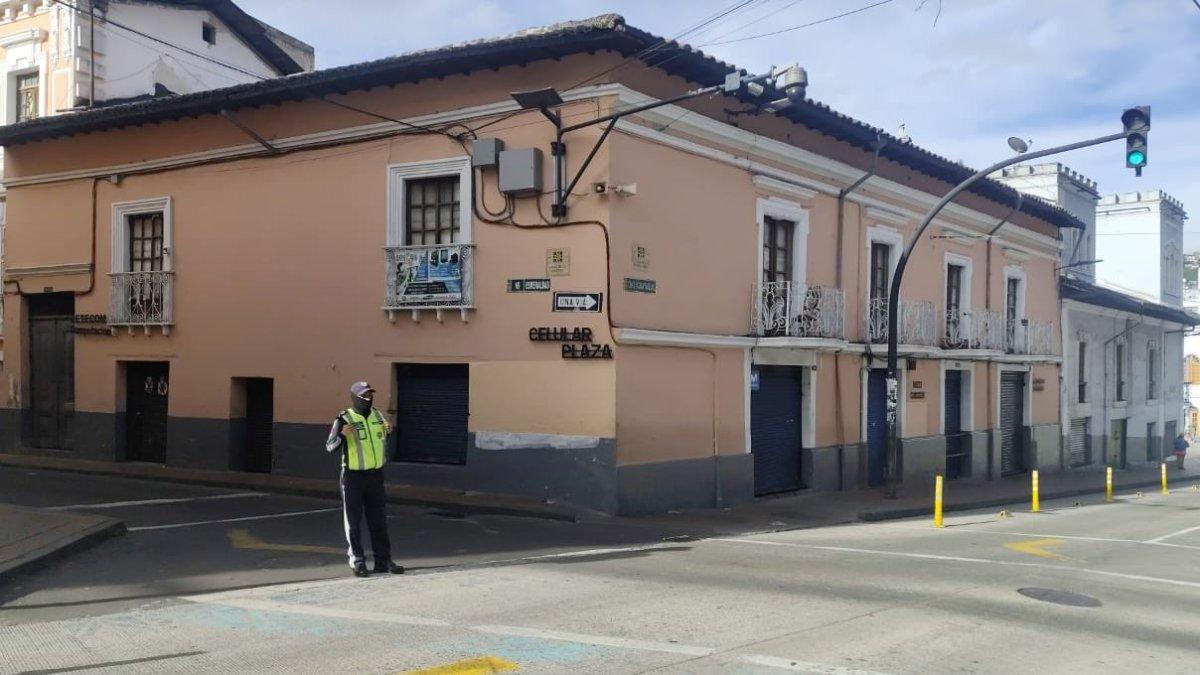 130 agentes de tránsito se ubicarán en distintos puntos del centro de Quito para controlar el flujo vehicular, durante el festival de mapping.