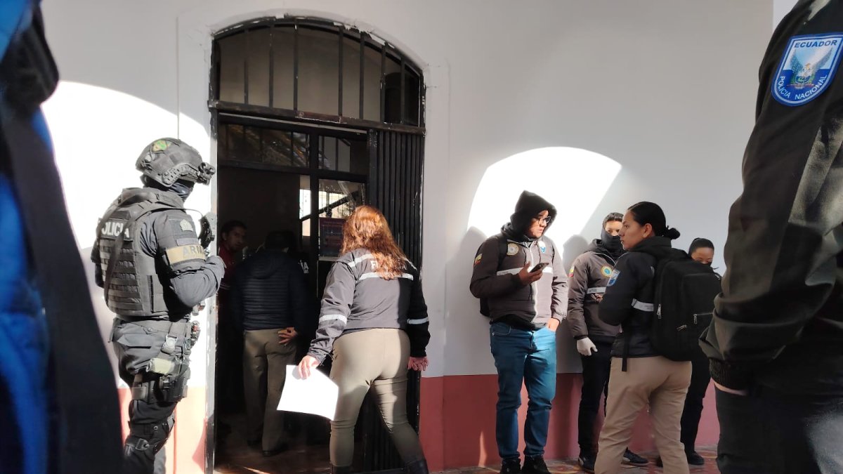 Los allanamientos se realizaron en el Municipio de Pujilí, en las oficinas de las personas detenidas, incluido el despacho del alcalde.
