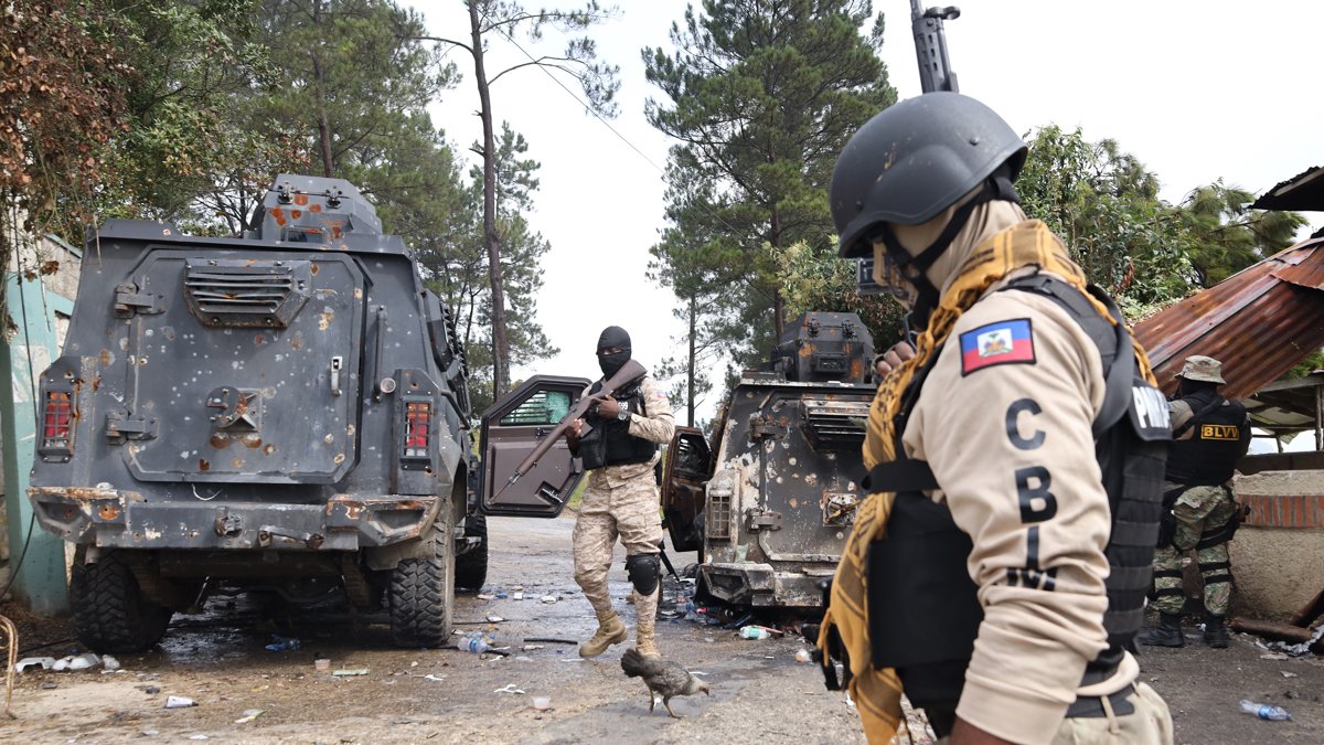 Integrantes de la Policía Nacional de Haití durante un operativo en Puerto Príncipe.