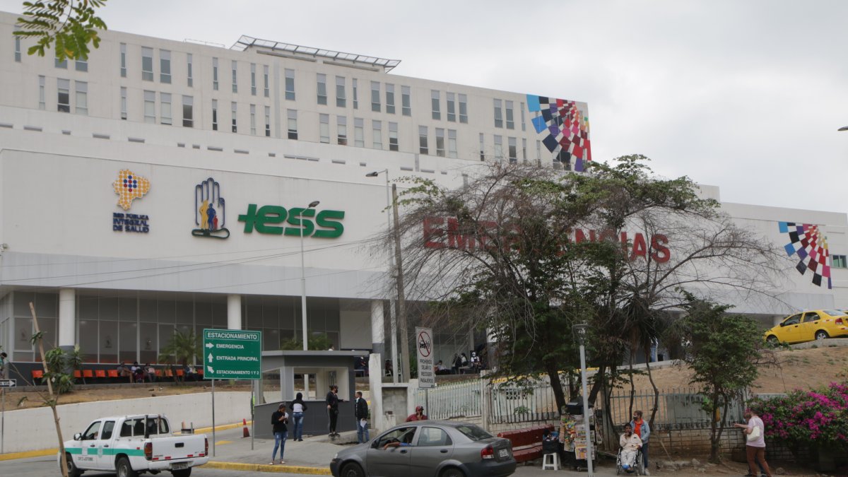 Hospital Los Ceibos reacciona tras video que denunció demora en atención a pacientes.