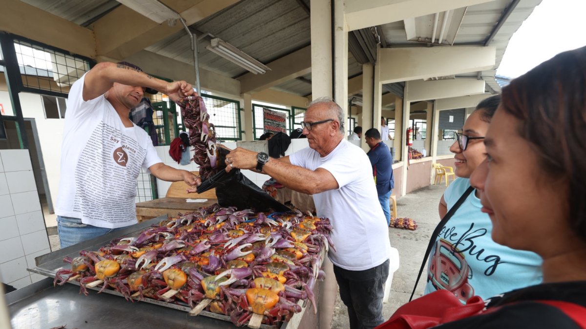 Las personas que violen la veda de cangrejo pueden afrontar sanciones (foto referencial).