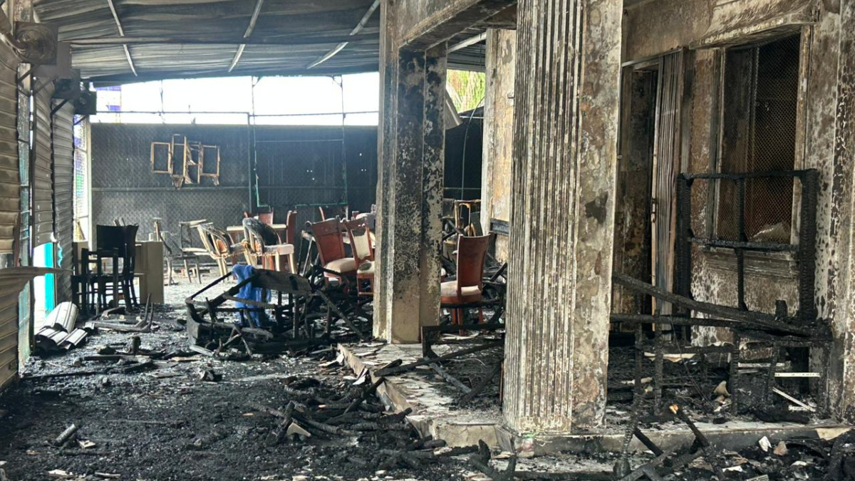La mañana de este lunes, con la luz natural, los daños en el sitio fueron evidentes.