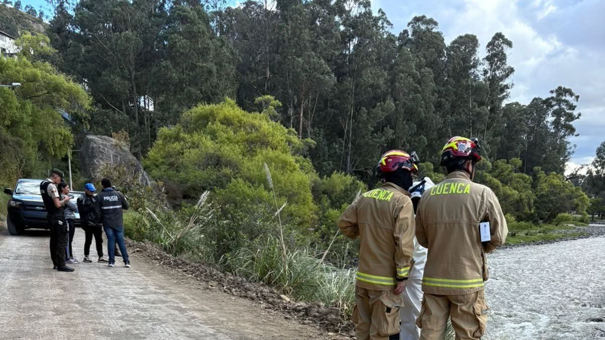 El cuerpo sin vida de un hombre de aproximadamente 30 años fue localizado en el río Cuenca.