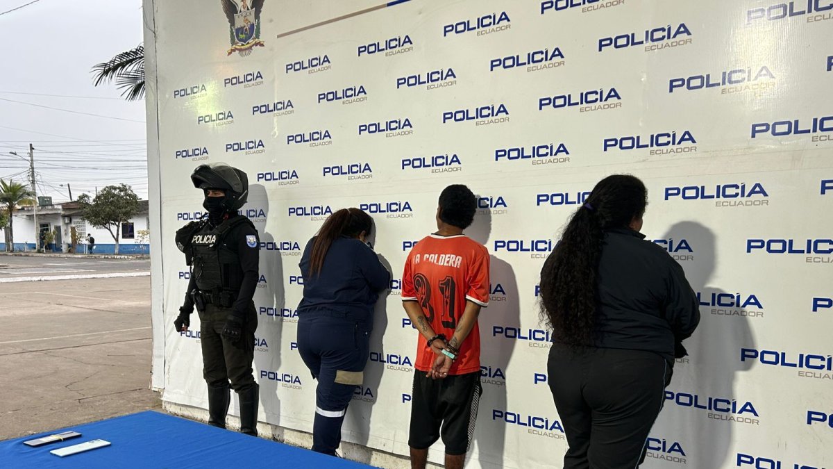 Según la policía, las guardias de seguridad fotografiaban a los médicos para extorsionarlos