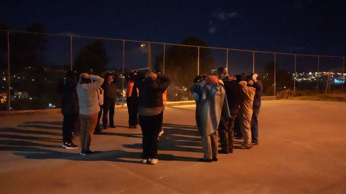 La Secretaría de Seguridad y Gestión de Riesgos capacita a los quiteños y organiza simulacros ante amenazas naturales como los sismos.