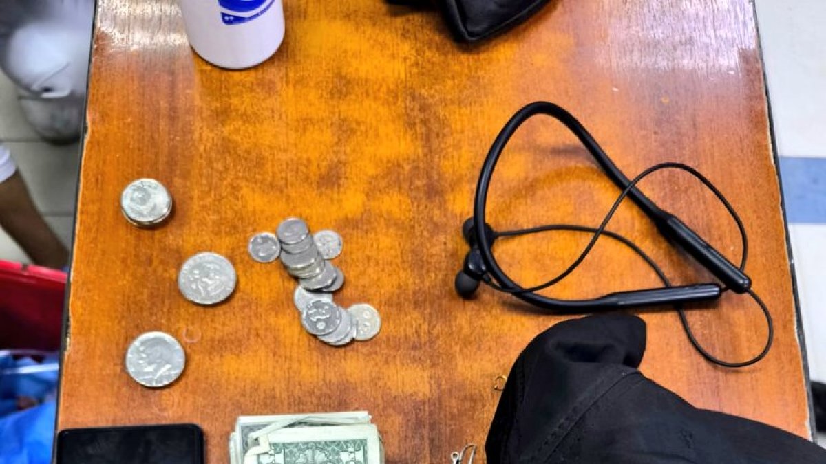 El presunto implicado que resultó herido tenía un celular y dinero en efectivo.