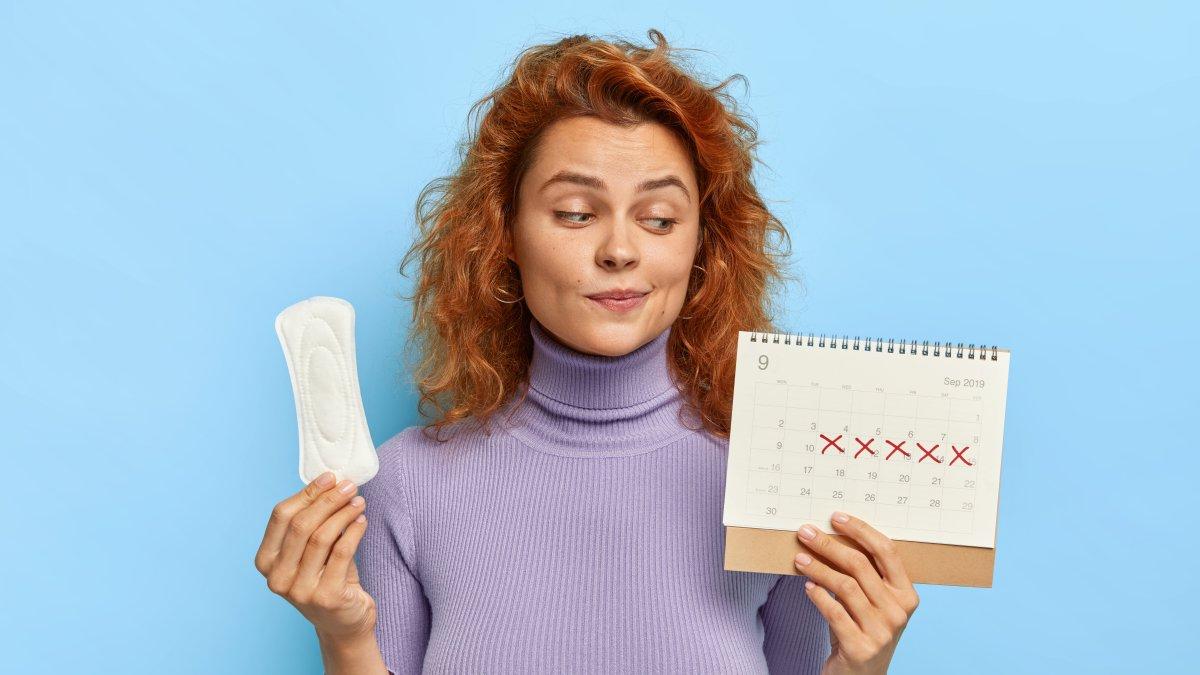 El seed cycling combina semillas ricas en omega-3, zinc y vitamina E para apoyar la salud hormonal.