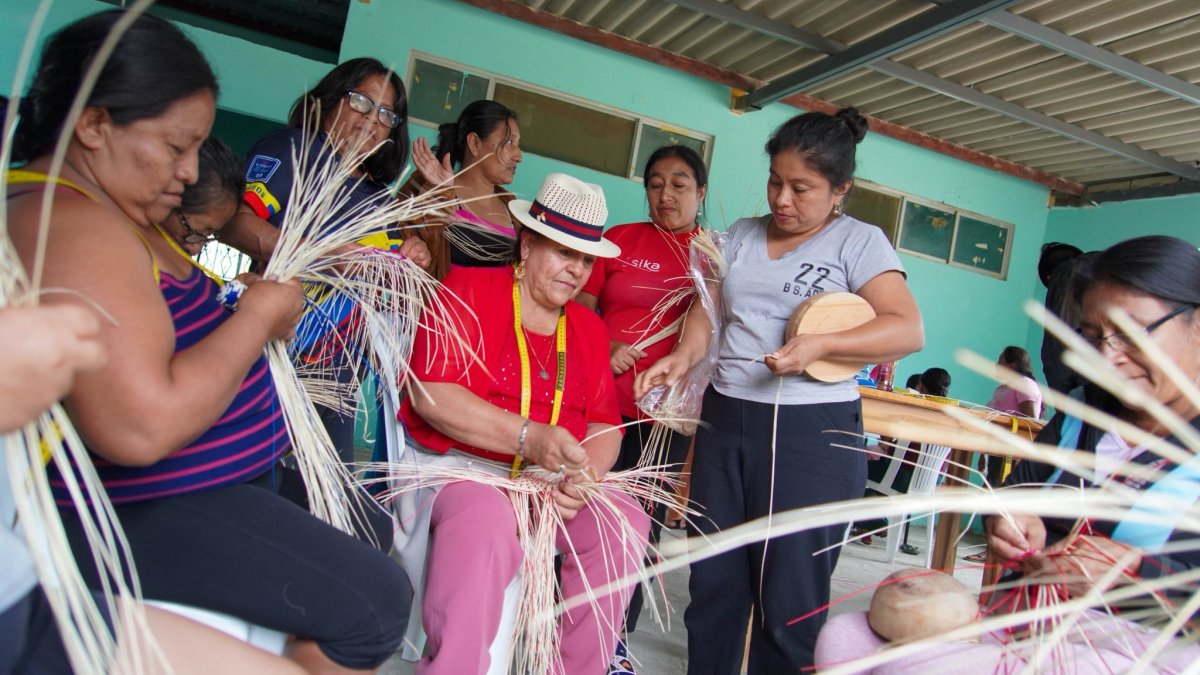 Taller. Las mujeres perfeccionaron su técnica a través de un taller.