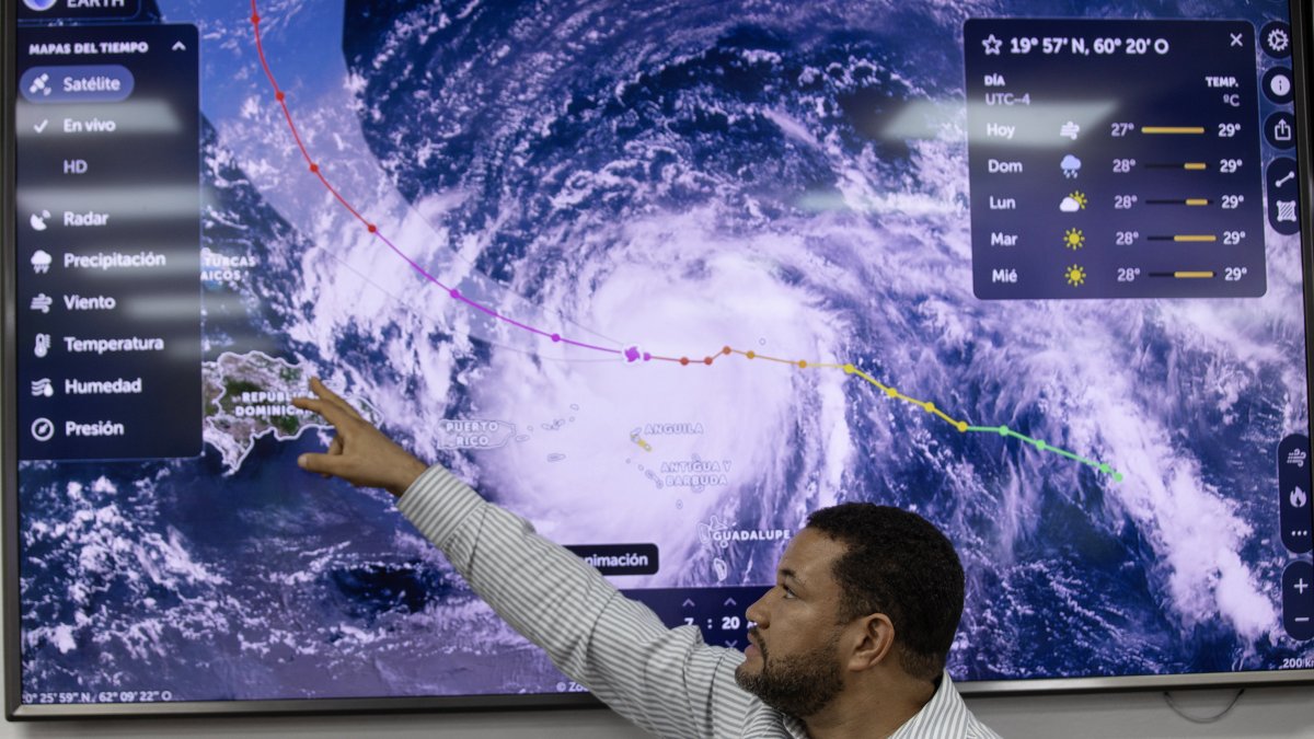 l huracán Erin se intensificó rápidamente hasta convertirse en un 