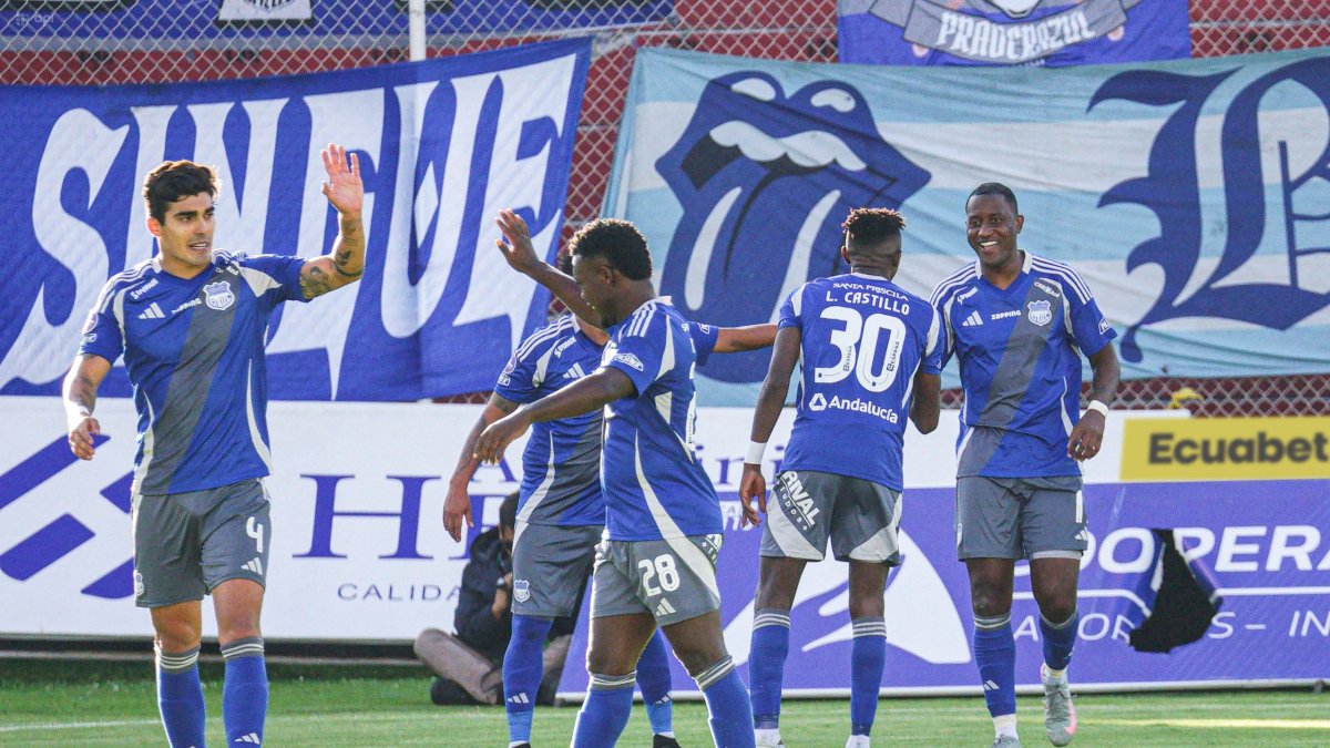 La celebración de Emelec en el Bellavista, el gol de Jaime Ayoví daba los 3 puntos.