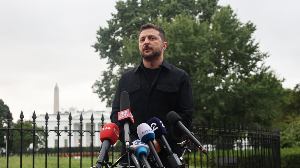 El presidente de Ucrania, Volodímir Zelenski, dio declaraciones este lunes 18 de agosto, luego de su reunión con su homólogo de Estados Unidos, Donald Trump, en Washington.