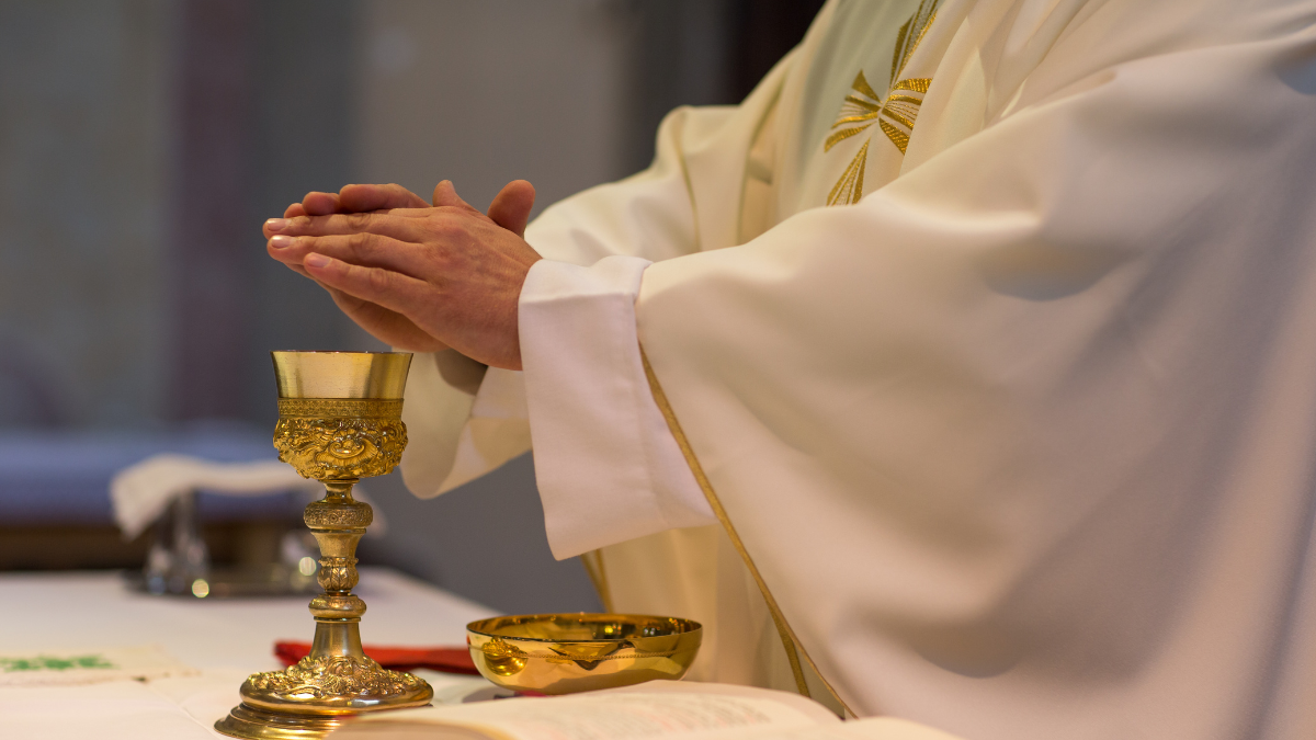 El sacerdote investigado en Olón fue separado de su cargo mientras avanzan las pesquisas.