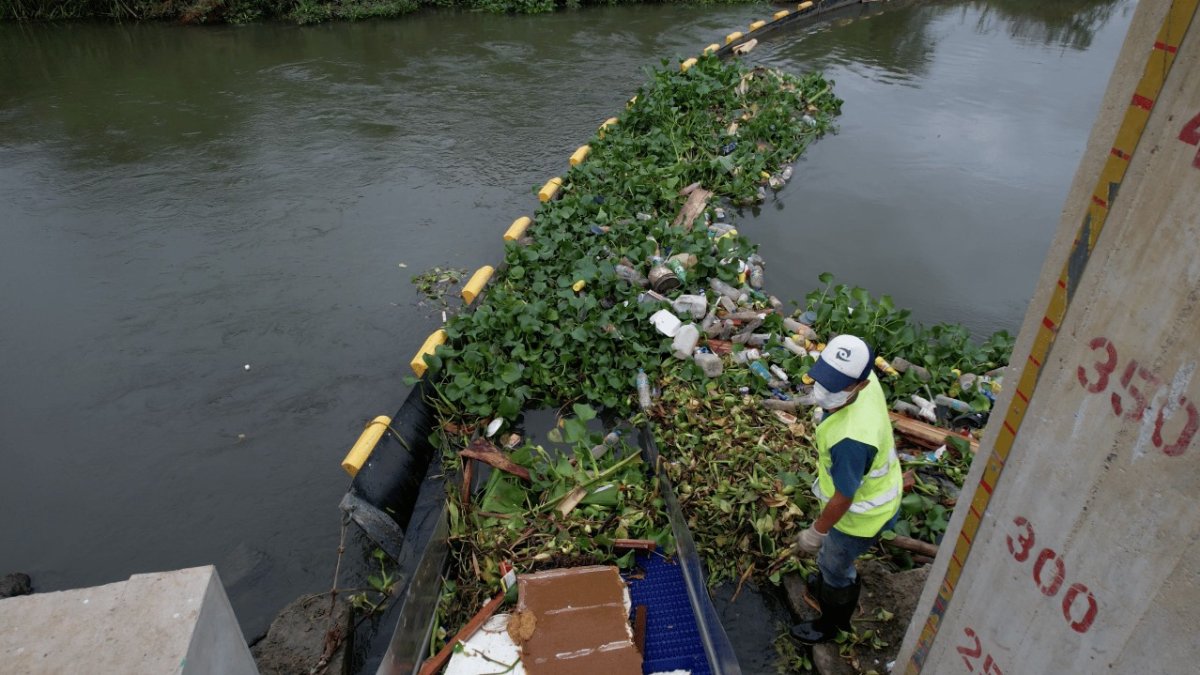 En el río Portoviejo se logró reciclar el 65,1 % del plástico que llega.