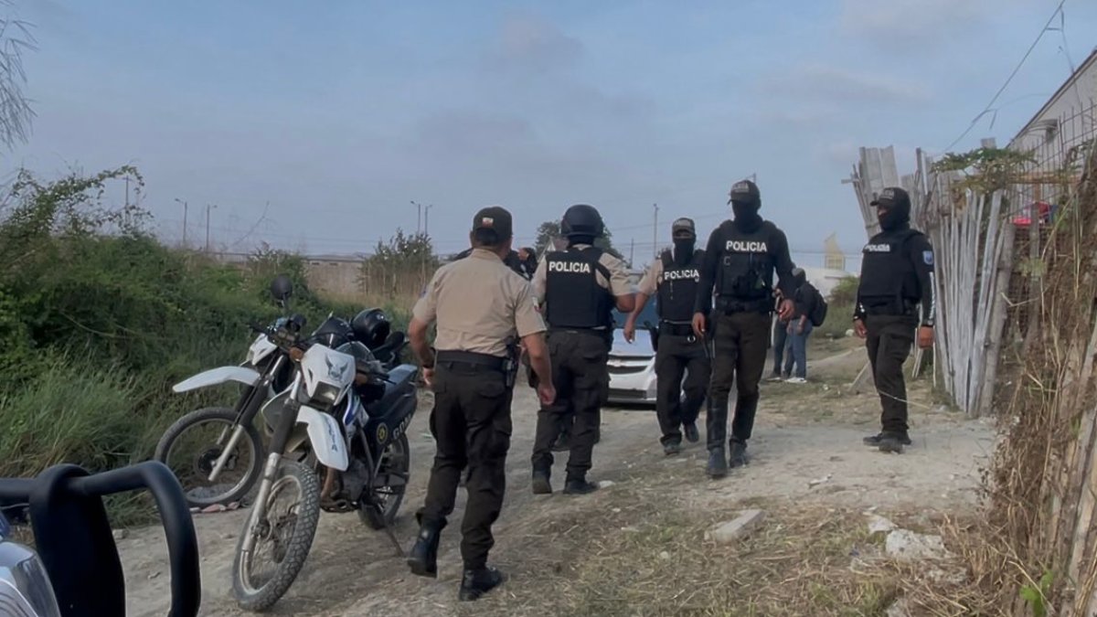 El hallazgo de las armas se dio en el barrio Guayaquil, en Playas.