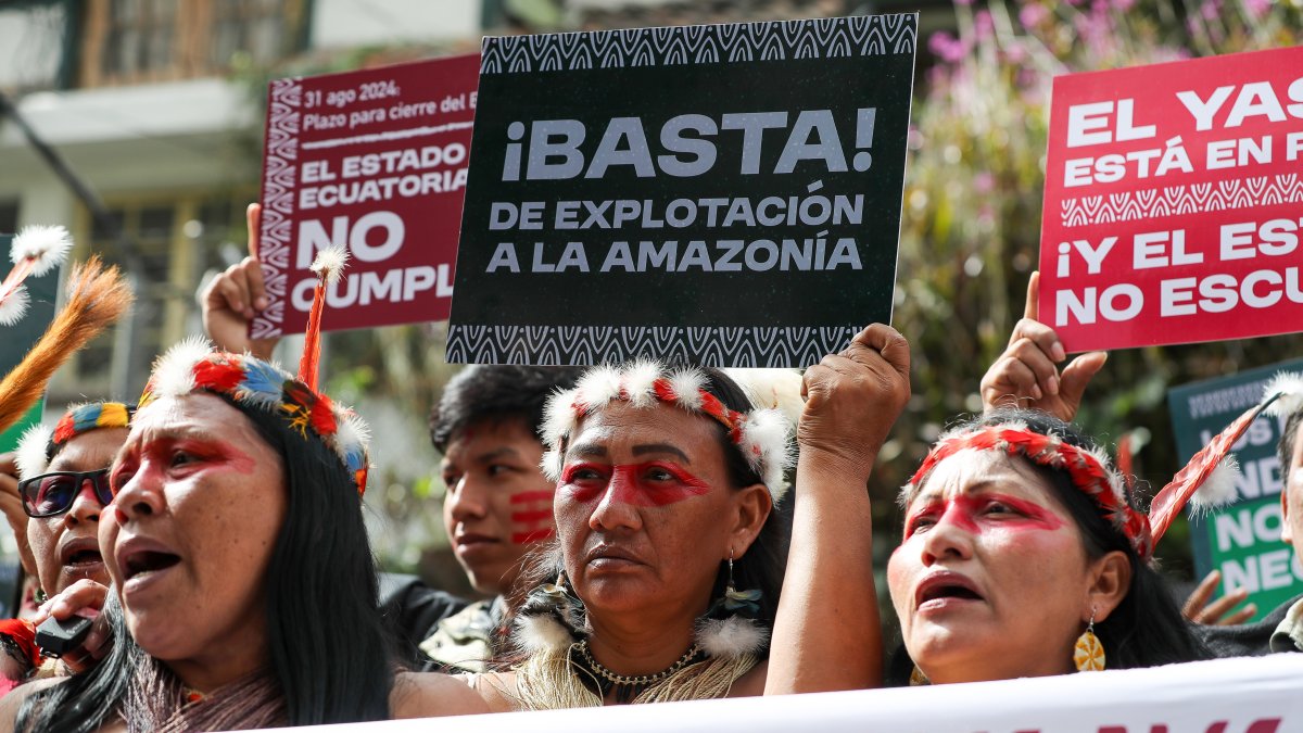 Indígenas waorani y organizaciones defensoras del medioambiente denuncian que el Gobierno ha incumplido con el cierre de los pozos petroleros en el Yasuní.