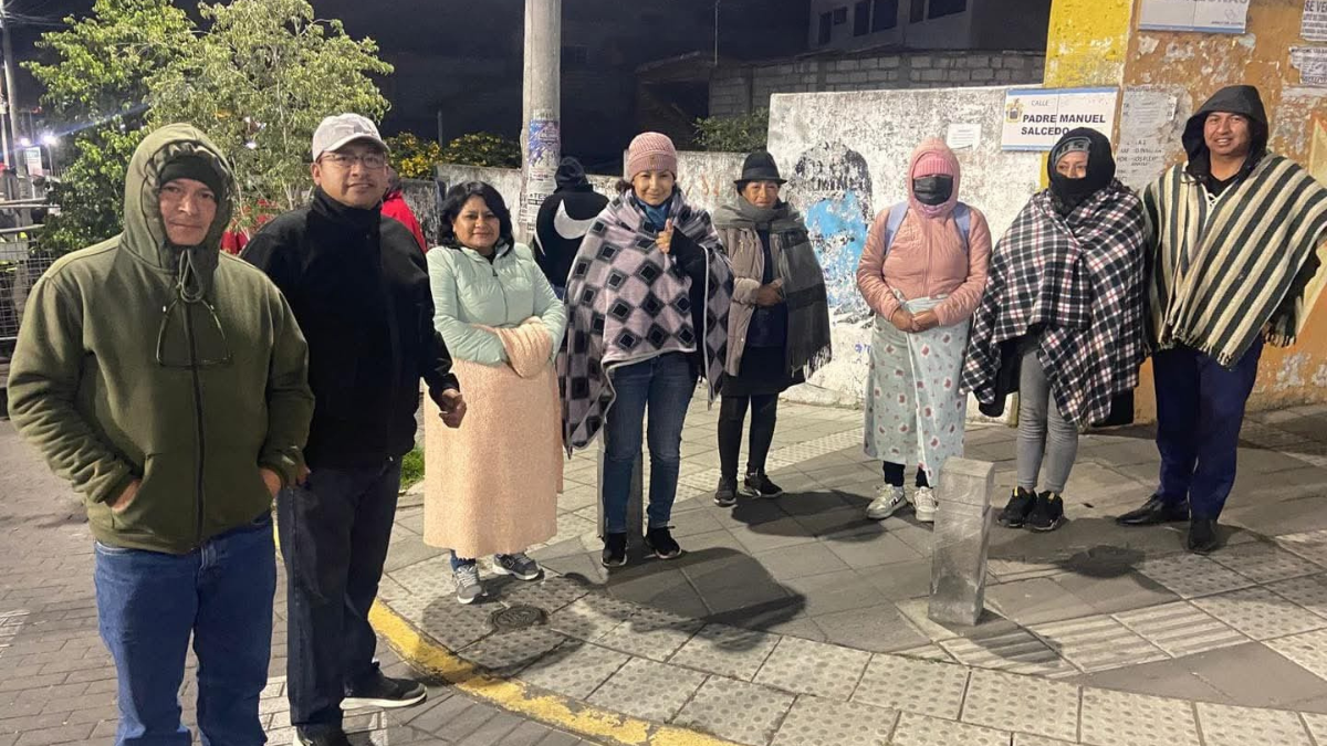 En las fueras del complejo judicial se registra la presencia de integrantes del movimiento indígena