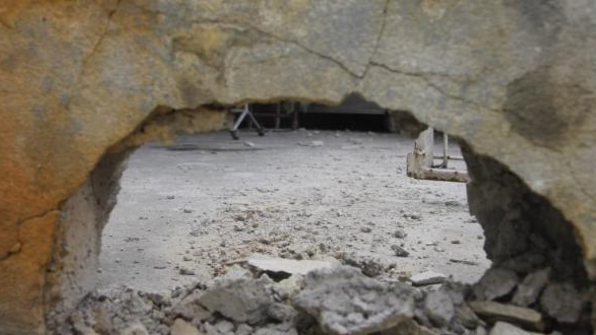 Daños en el sitio del atentado en el suburbio de Guayaquil.