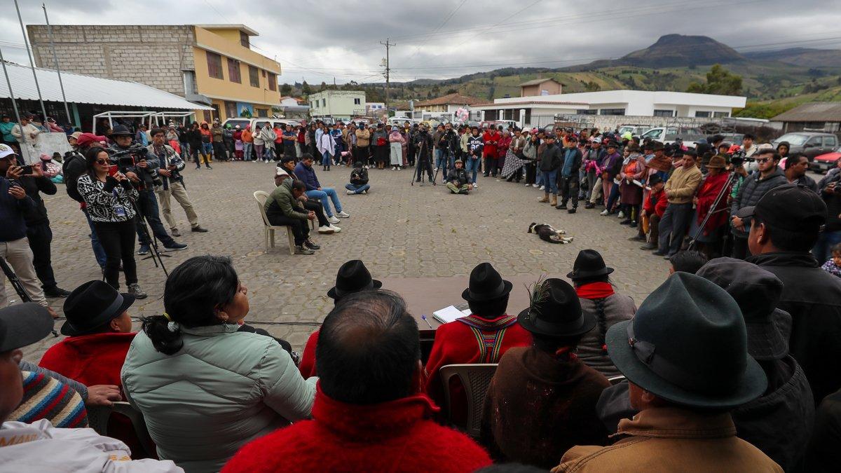 Tres agentes de Inteligencia de la Policía fueron secuestrados por indigenas y acusados de espiar a Leonidas Iza y supuestamente tratar de matarlo