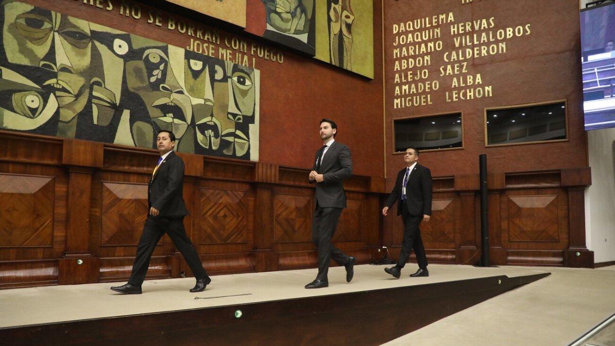 El presidente de la Asamblea Niels Olsen se pronunció sobre la denuncia de la primera vicepresidenta del Legislativo.