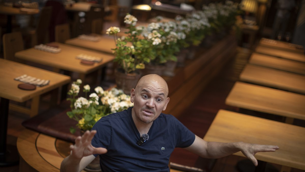 El chef mexicano Eduardo García es cocinero estrella y propietario del restaurante Máximo, ganador de una estrella Michelin, que lo reconoce como cocina excepcional.
