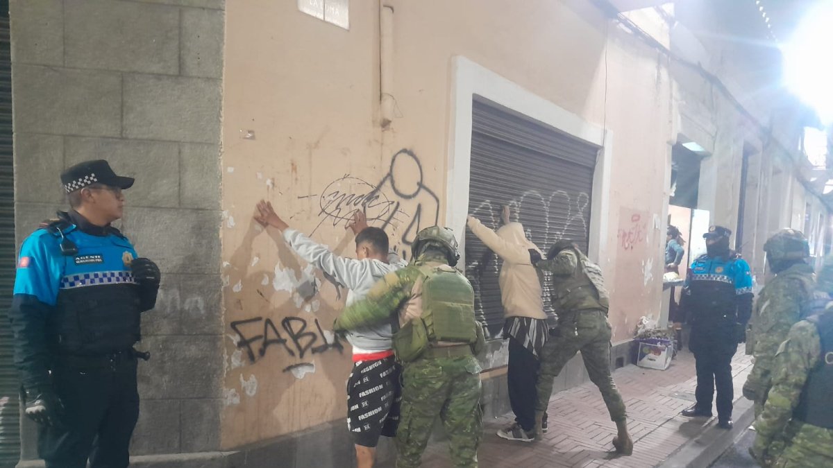 Los militares registraron a 150 personas en el Centro Histórico de Quito.
