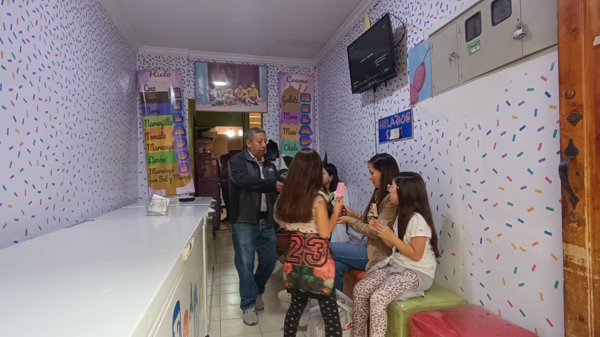 En la heladaria Coco Rico se ofrecen productos elaborados de forma artesanal. Su sabor tradicional es el de leche con coco rayado.
