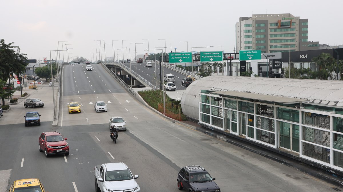 Los pasos a desnivel que el Municipio de Guayaquil inauguró este 2025 en la intersección de avenida de las Américas e Isidro Ayora, en el norte.