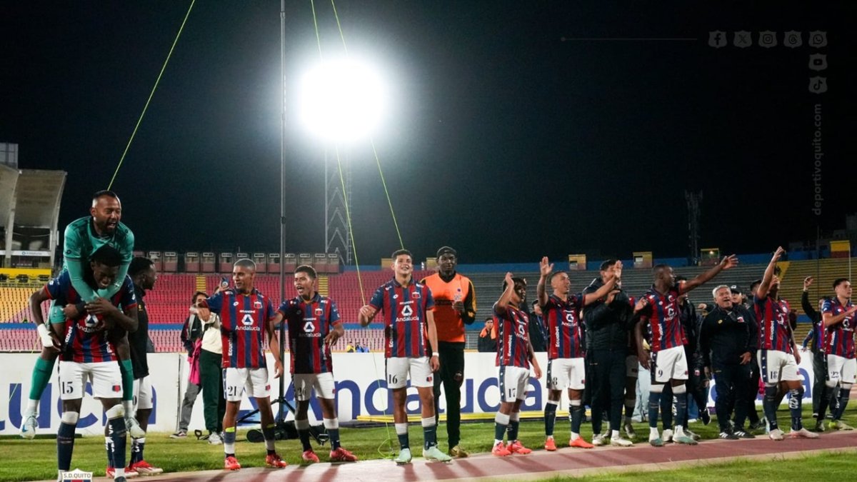 Jugadores de Deportivo Quito tras vencer la semana pasada a Aampetra.