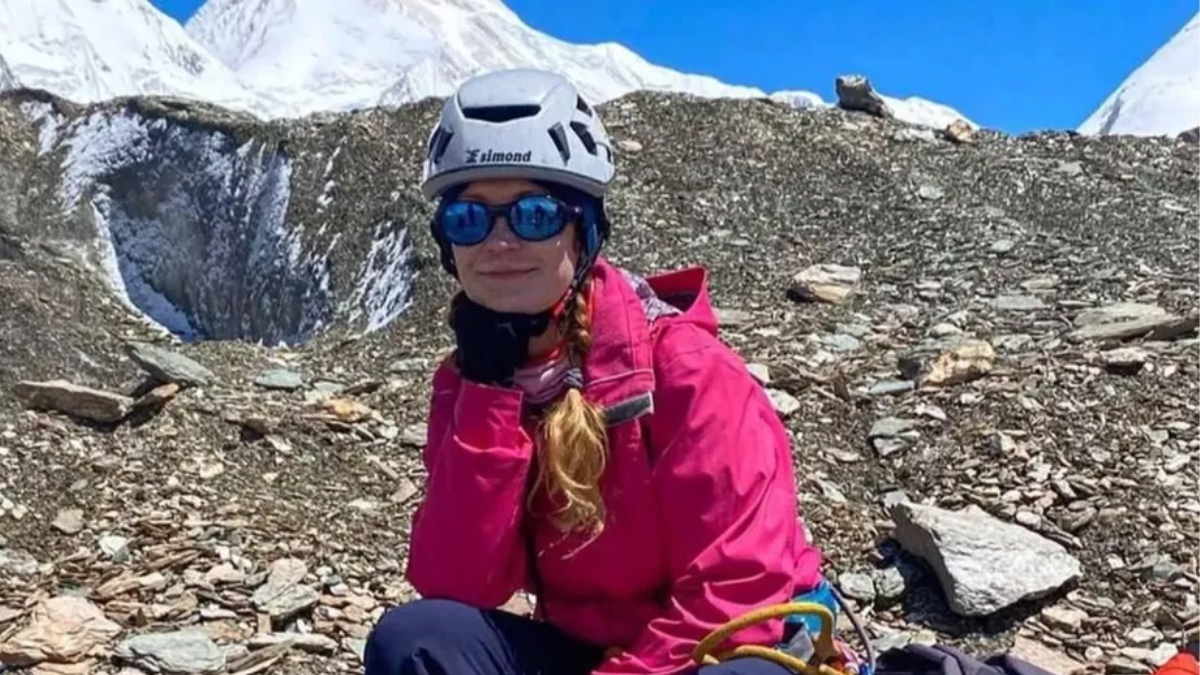 Natalia Nagovitsyna quedó atrapada en la cumbre más alta de la cordillera del Tien Shantras romperse una pierna.