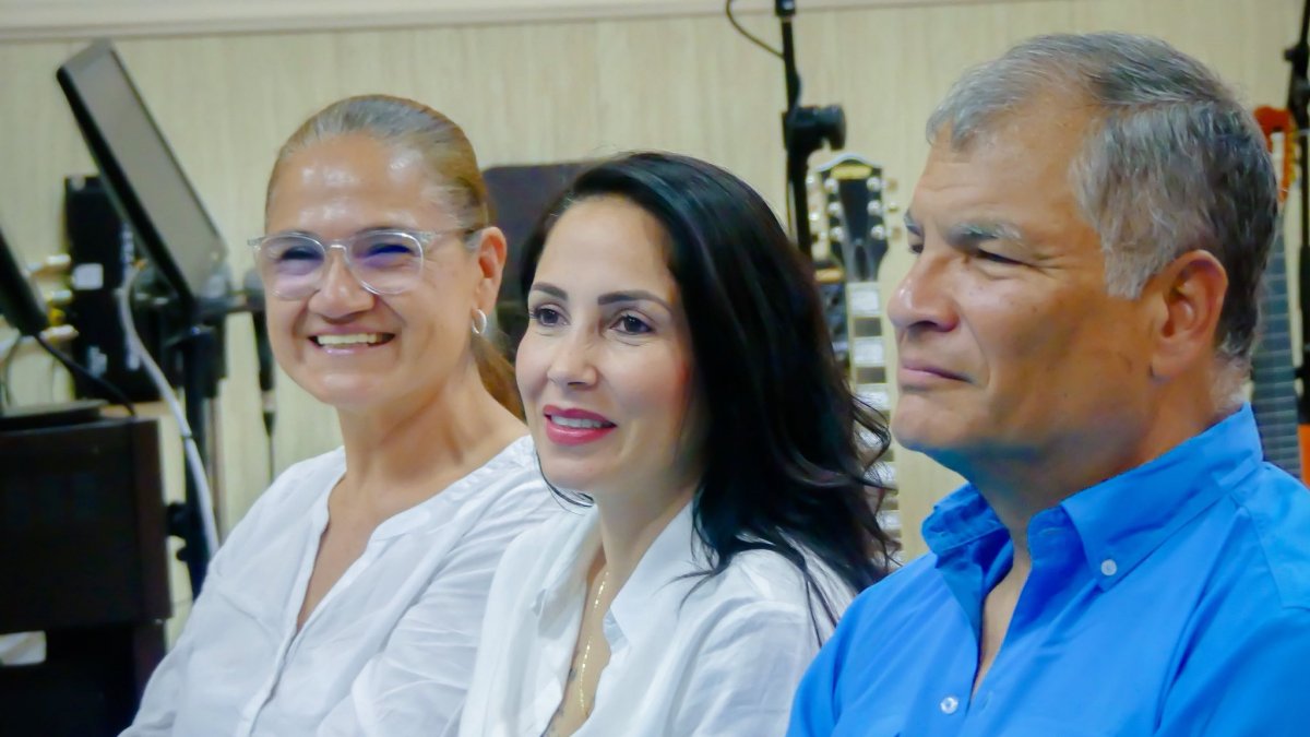 Rafael Correa y Luisa González tuvieron un encuentro en Bélgica.