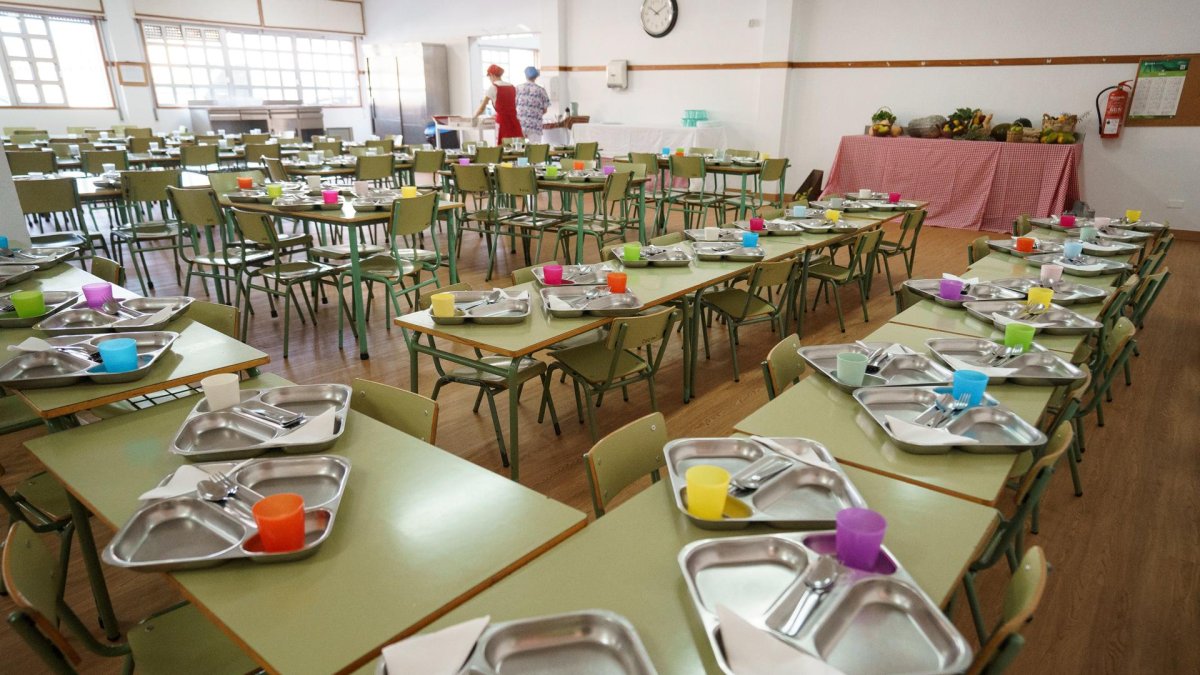 Un comedor de un centro escolar en París, que ha decidido prohibir el atún y los alimentos a base de este pescado en los menús.