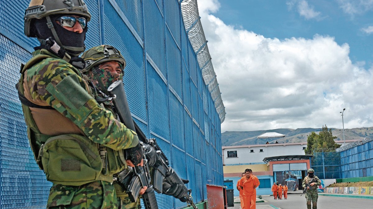 Seguridad. Los militares y policías forman parte de los perímetros de control externo de las cárceles del país.