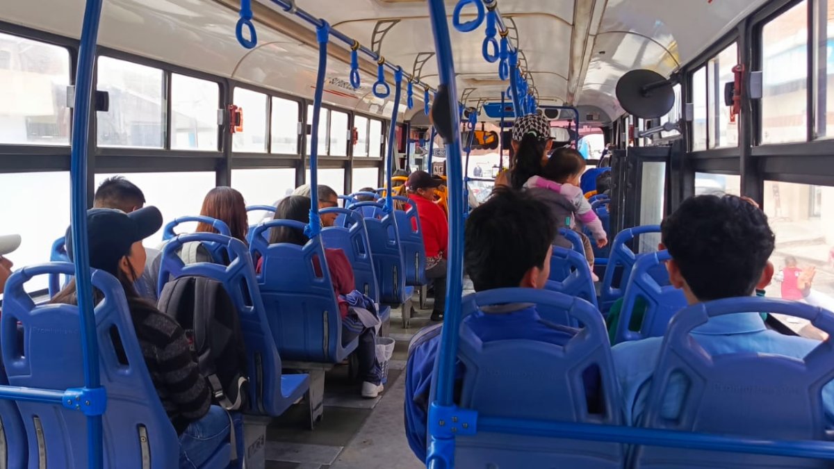 Con turnos especiales el transporte urbano busca cubrir la necesidad de movilización de los estudiantes.
