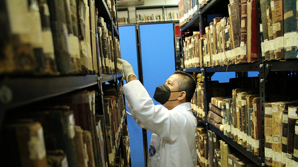 Obras de 1537 a 1949 disponibles en la Biblioteca Municipal de Guayaquil.