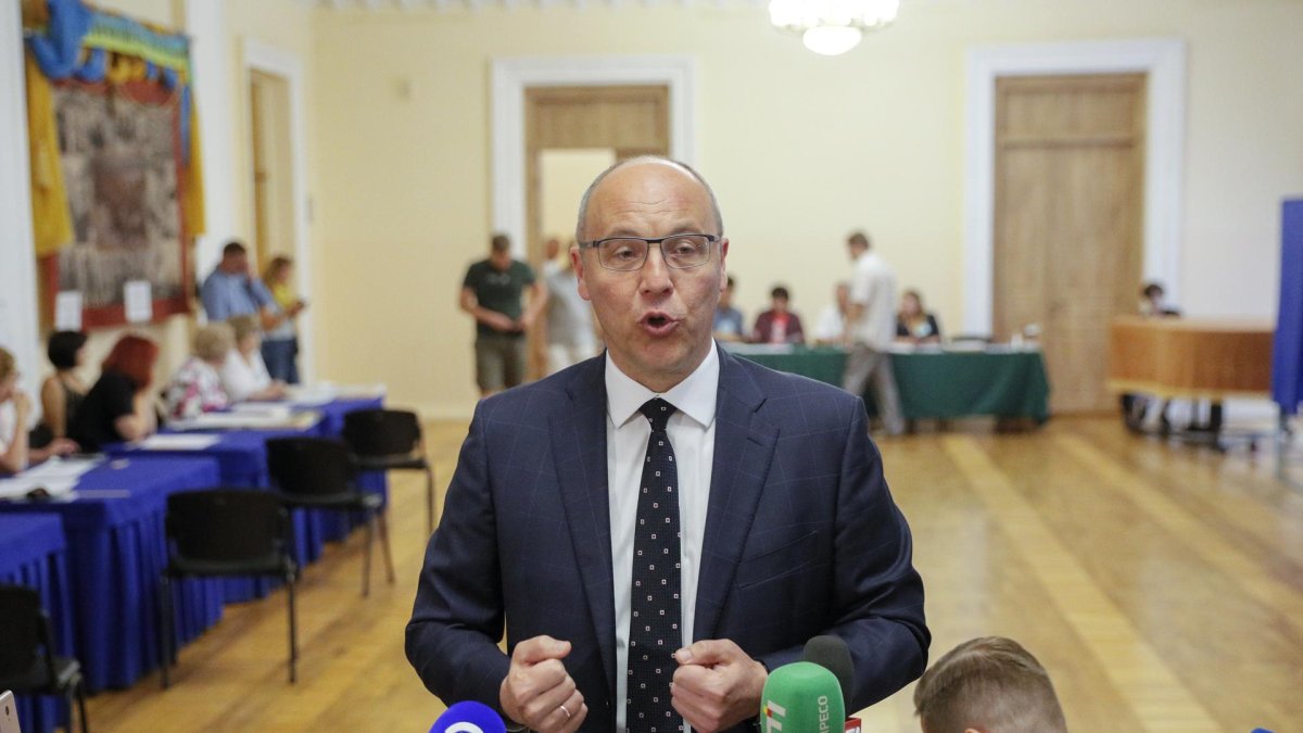 Fotografia del asesinado político ucraniano Andrii Parubii