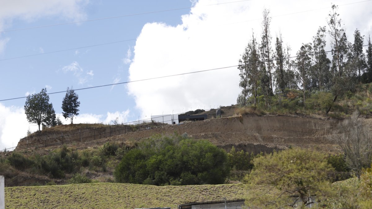 Moradores y colectivos denuncian que las construcciones de urbanizaciones están afectando y cerrando los senderos naturales que conducen al Ilaló.