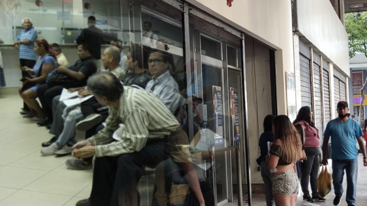 El Registro de la Propiedad de Guayaquil ofrece certificados en línea, aunque la disponibilidad y eficiencia siguen siendo retos.