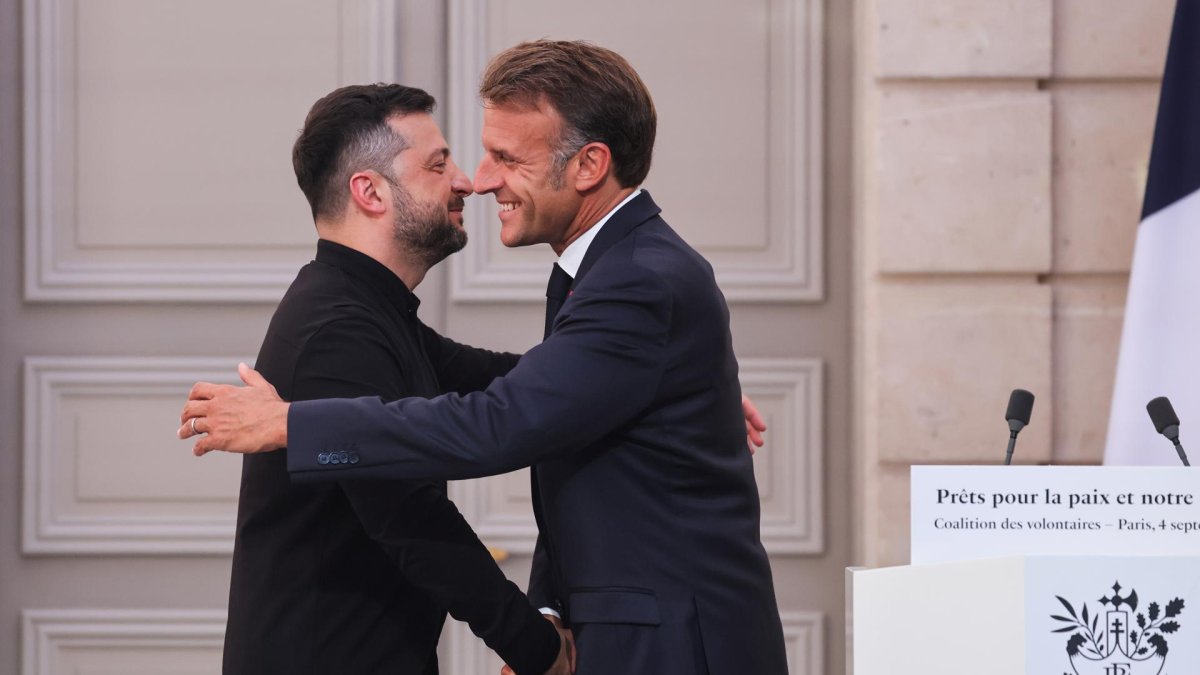 El presidente de Ucrania, Volodymyr Zelensky (izq.), y el presidente de Francia, Emmanuel Macron, en París, Francia, el 4 de septiembre de 2025.