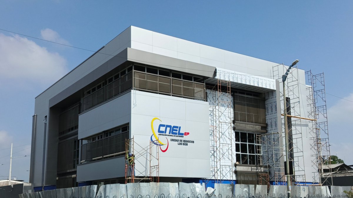 Según el artículo 447 numeral 7 del Código del Trabajo, todos los trabajadores están obligados a aportar el 1% de su remuneración a la organización sindical.