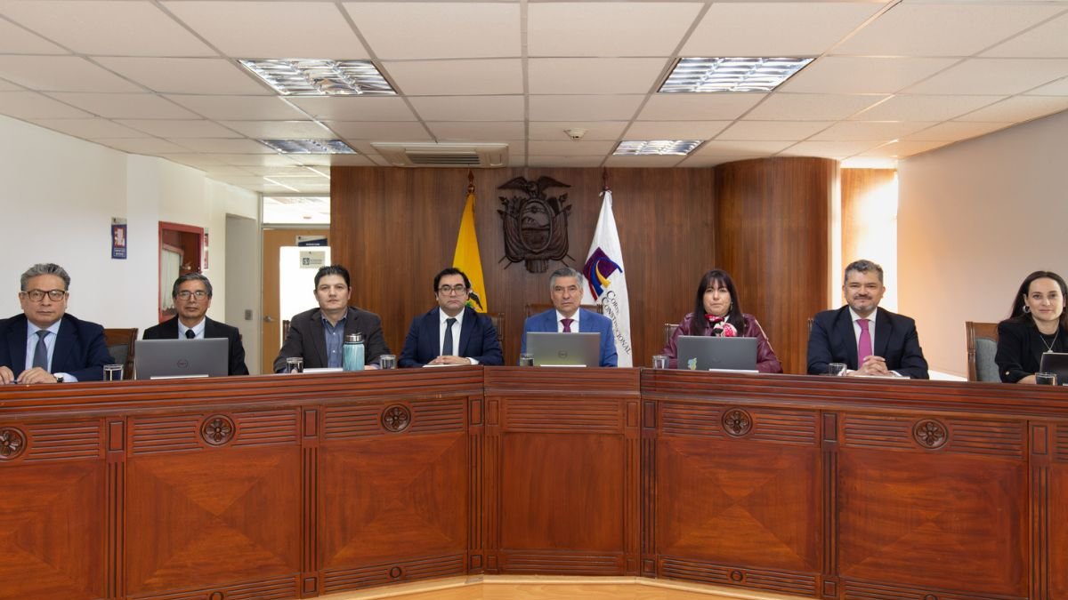 El Pleno de la Corte Constitucional, con ocho votos a favor, decidió archivar la propuesta del presidente Daniel Noboa.