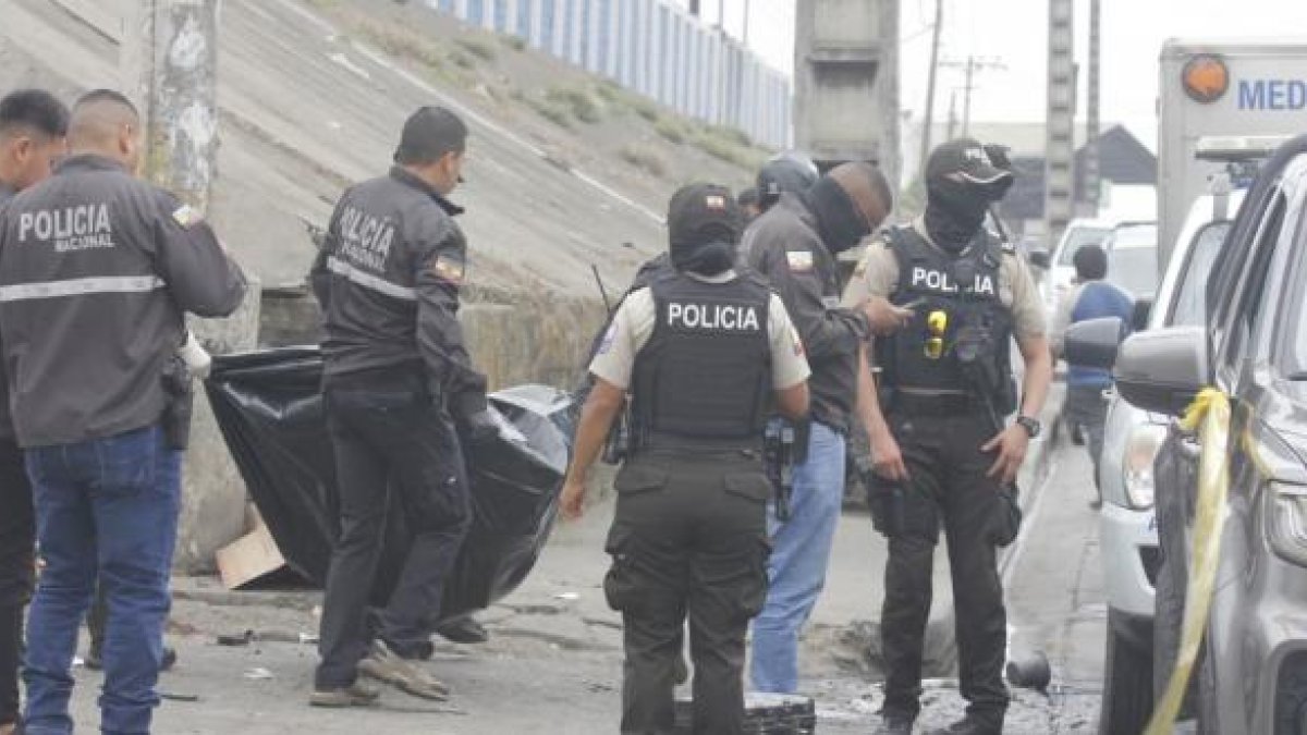 Personal policial investigados por supuesta participación en hechos de robos y muerte violenta. 