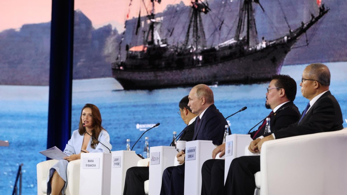 El presidente ruso Vladimir Putin, reaparece en un acto oficial en su país, tras el viaje a China.