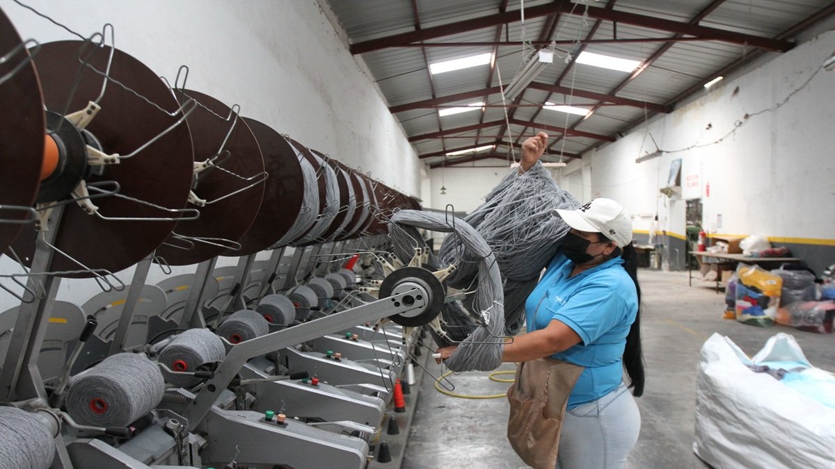 Los sectores más vulnerables incluyen textiles, artesanías y sombreros de paja toquilla y otros.