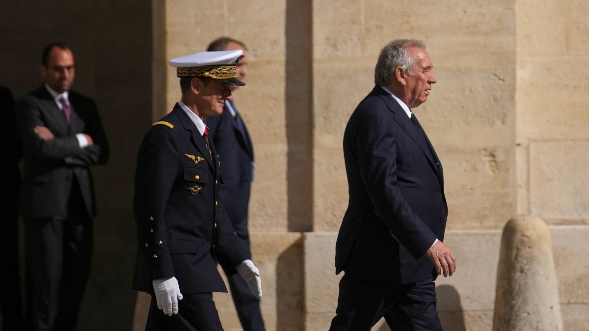 El actual ministro François Bayrou, podría dimitir por perder la moción de confianza que él mismo ha convocado en la Asamblea.