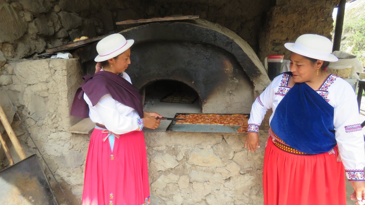 Aperitivos. Además de pan, la comunidad de Nizag ha incursionado en la elaboración de pizzas para dar alternativas a los turistas que los visitan.