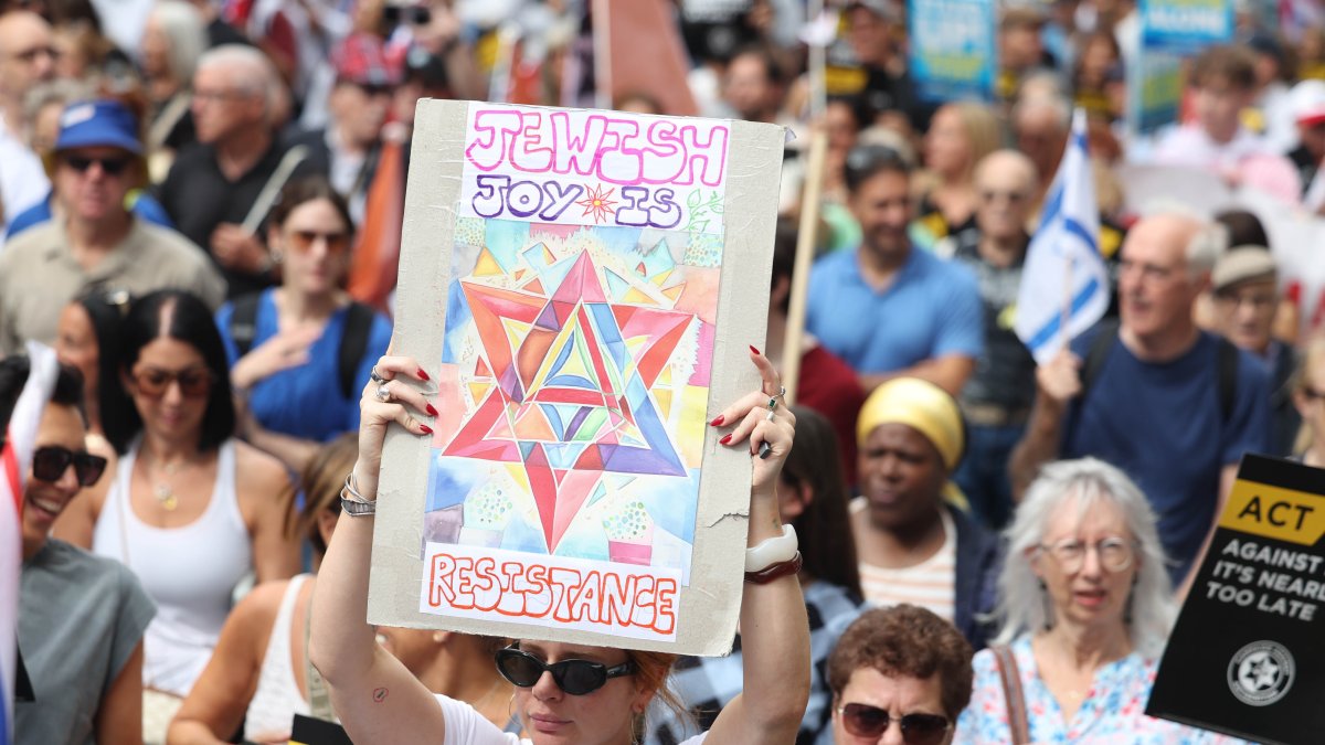 Manifestantes fueron arrestados en Londres por apoyar al grupo proscrito Palestine Action durante la protesta