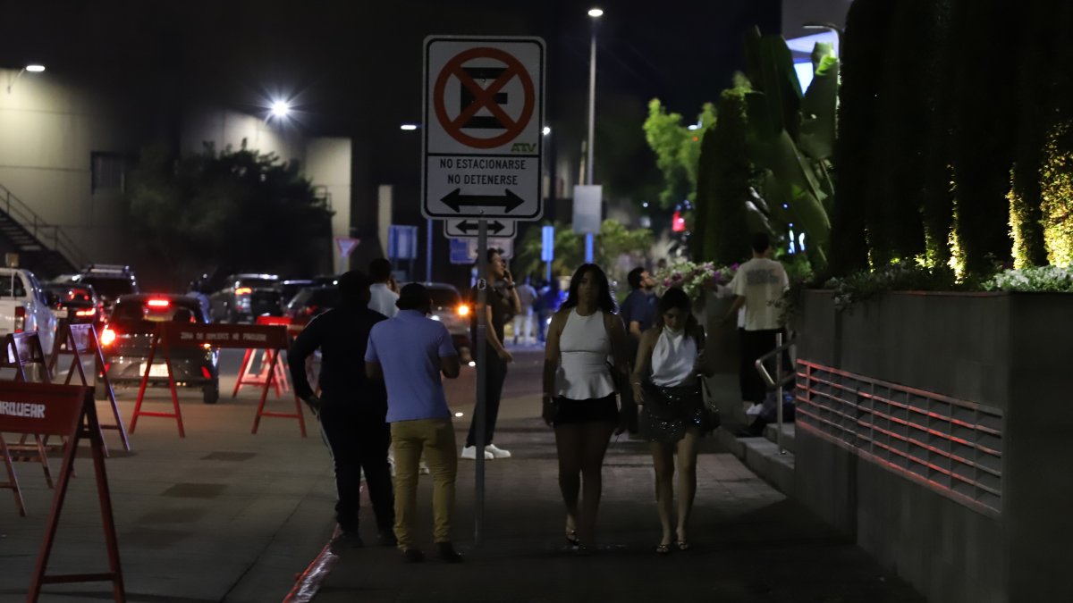 Ambiente en Samborondón, en un sector donde hay dos discotecas.