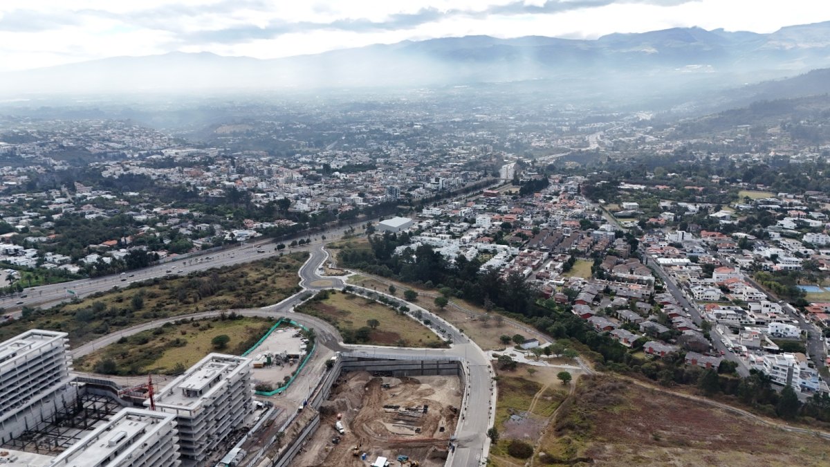 El crecimiento acelerado de Tumbaco impulsa la construcción de hospitales privados para atender la demanda creciente de salud en la zona.