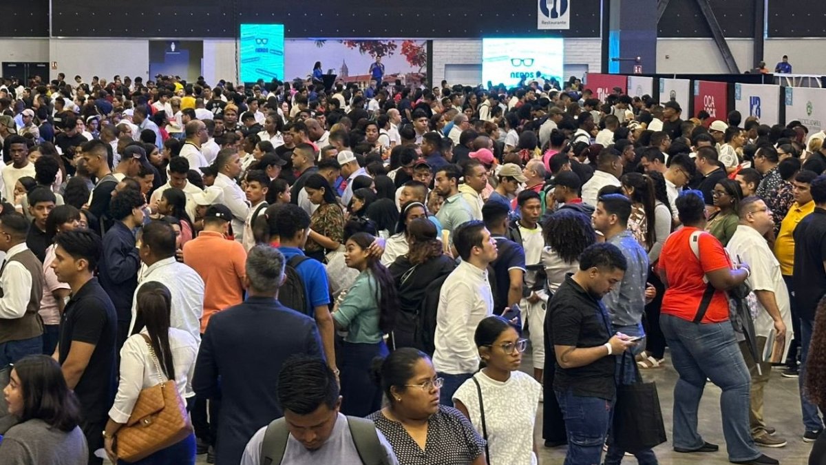 Demanda. Los asistentes triplicaron el número de las plazas ofertadas.